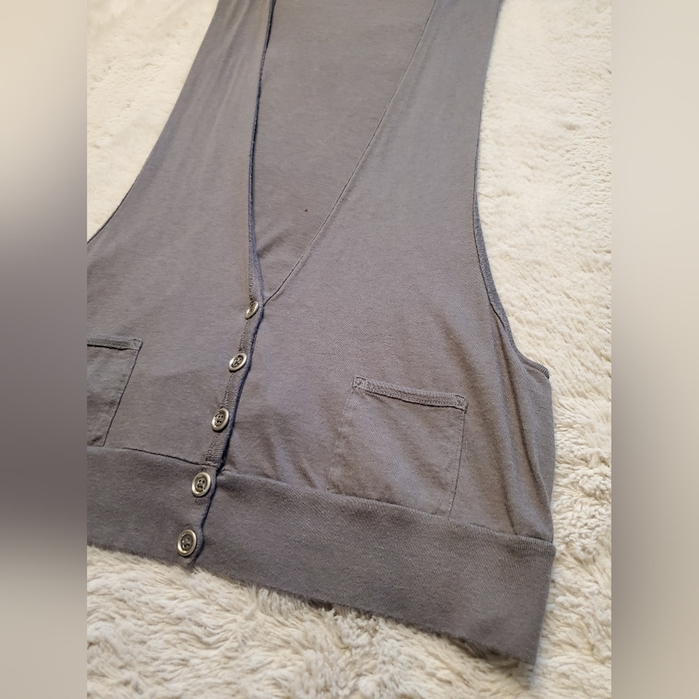 Low-cut Racerback Buttoned Vest - Picture 3 of 5